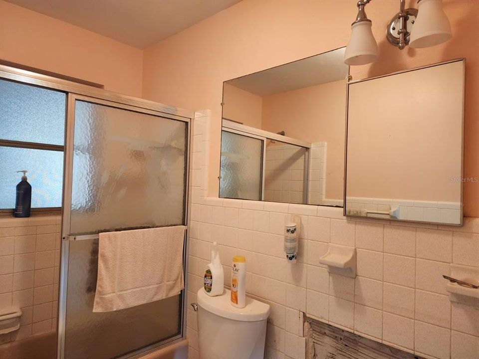 For Sale: $295,000 (2 beds, 1 baths, 1185 Square Feet)