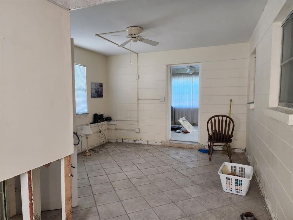 For Sale: $295,000 (2 beds, 1 baths, 1185 Square Feet)