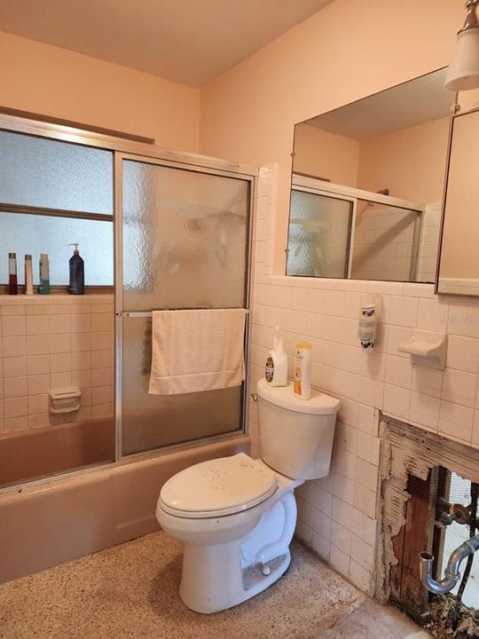 For Sale: $295,000 (2 beds, 1 baths, 1185 Square Feet)