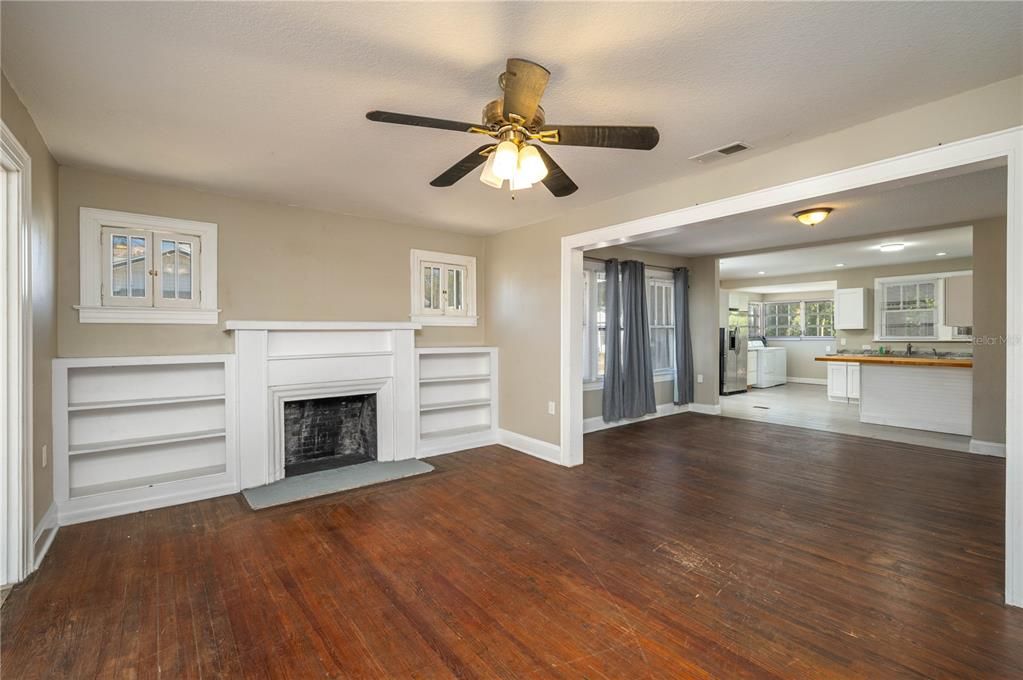 Living Room with fireplace