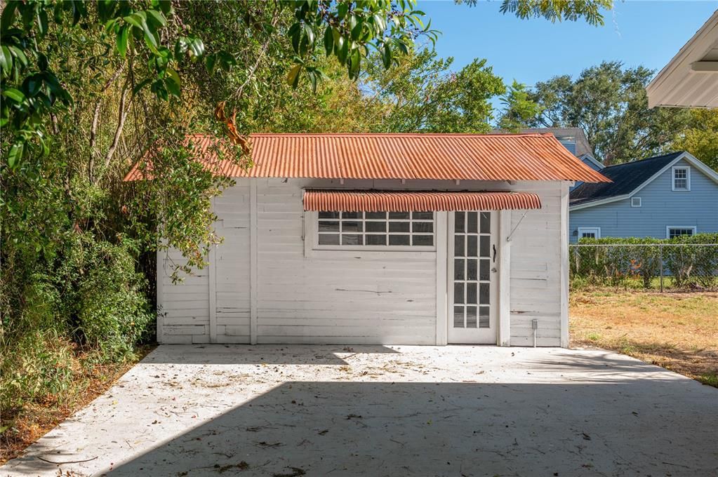 Detached garage