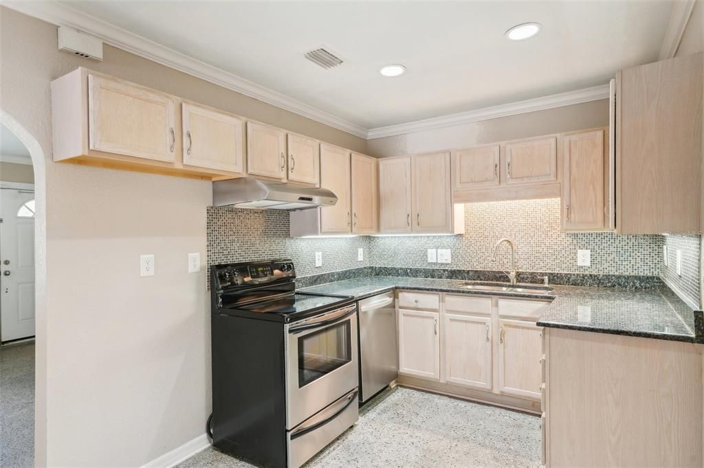 For Sale: $425,000 (2 beds, 2 baths, 1401 Square Feet)