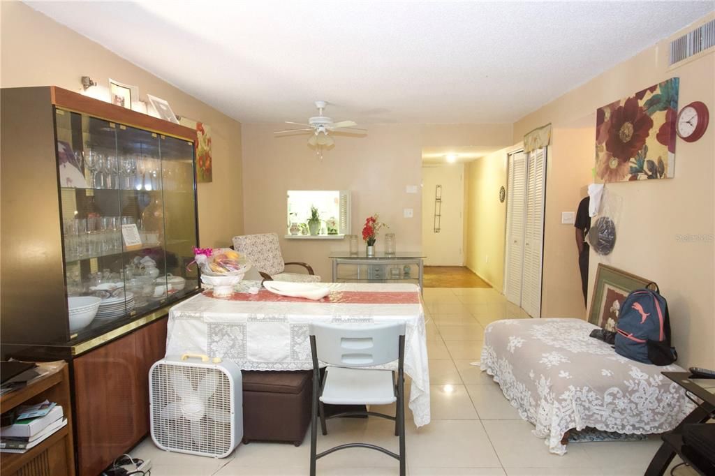 For Sale: $100,000 (2 beds, 1 baths, 832 Square Feet)