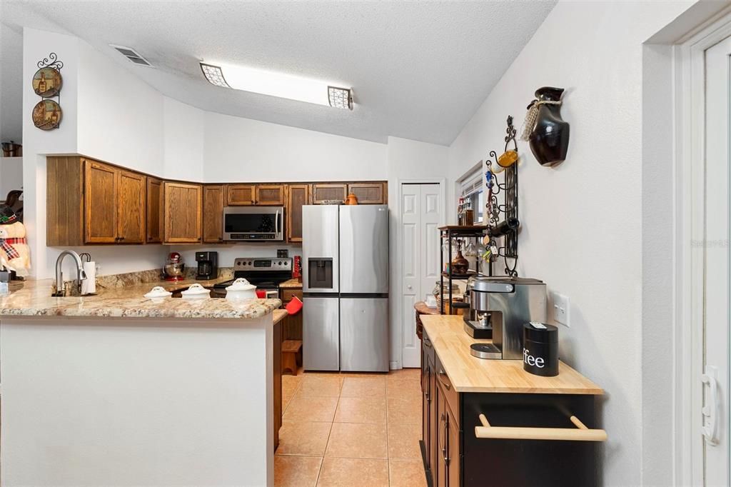 For Sale: $319,900 (3 beds, 2 baths, 1191 Square Feet)