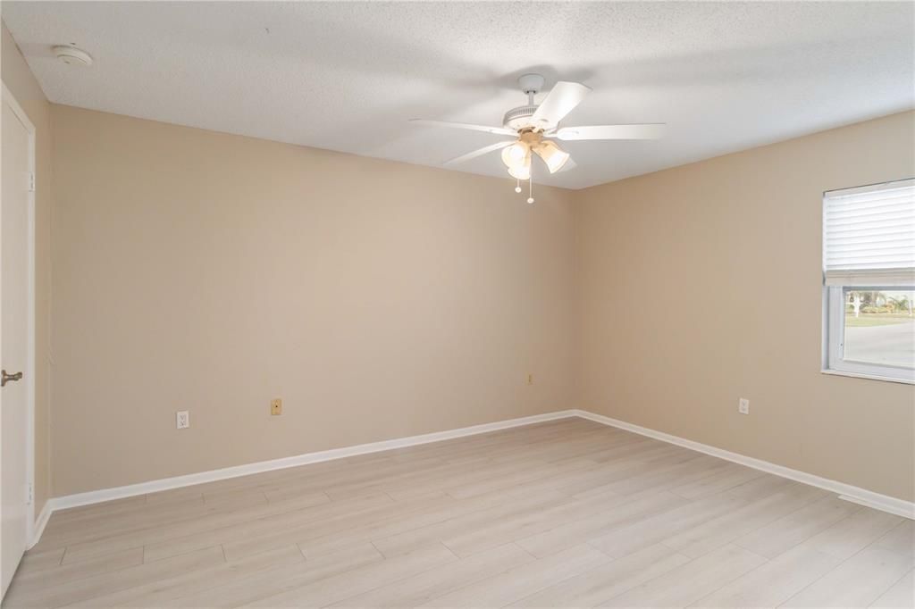 For Sale: $185,000 (2 beds, 2 baths, 876 Square Feet)