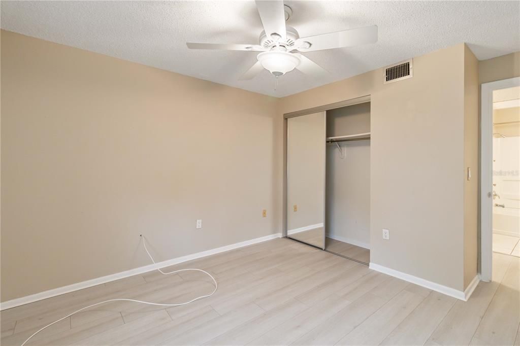 For Sale: $185,000 (2 beds, 2 baths, 876 Square Feet)