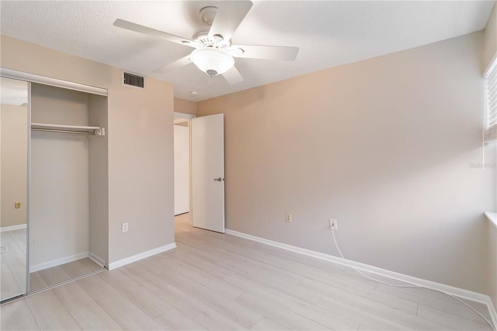 For Sale: $185,000 (2 beds, 2 baths, 876 Square Feet)