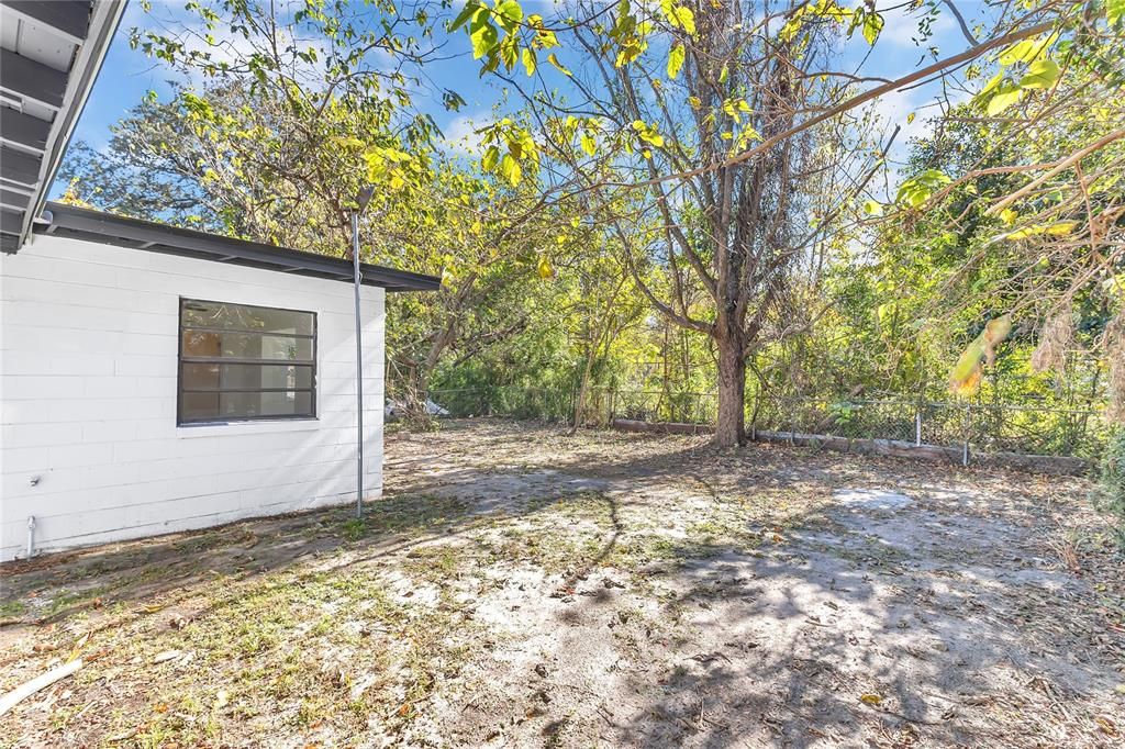 For Sale: $285,000 (3 beds, 1 baths, 1031 Square Feet)