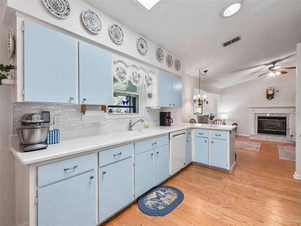 KITCHEN WITH LOADS OF CABINETS AND TILED/GLASS BACKSPLASH