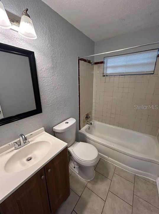 For Rent: $1,225 (3 beds, 1 baths, 907 Square Feet)