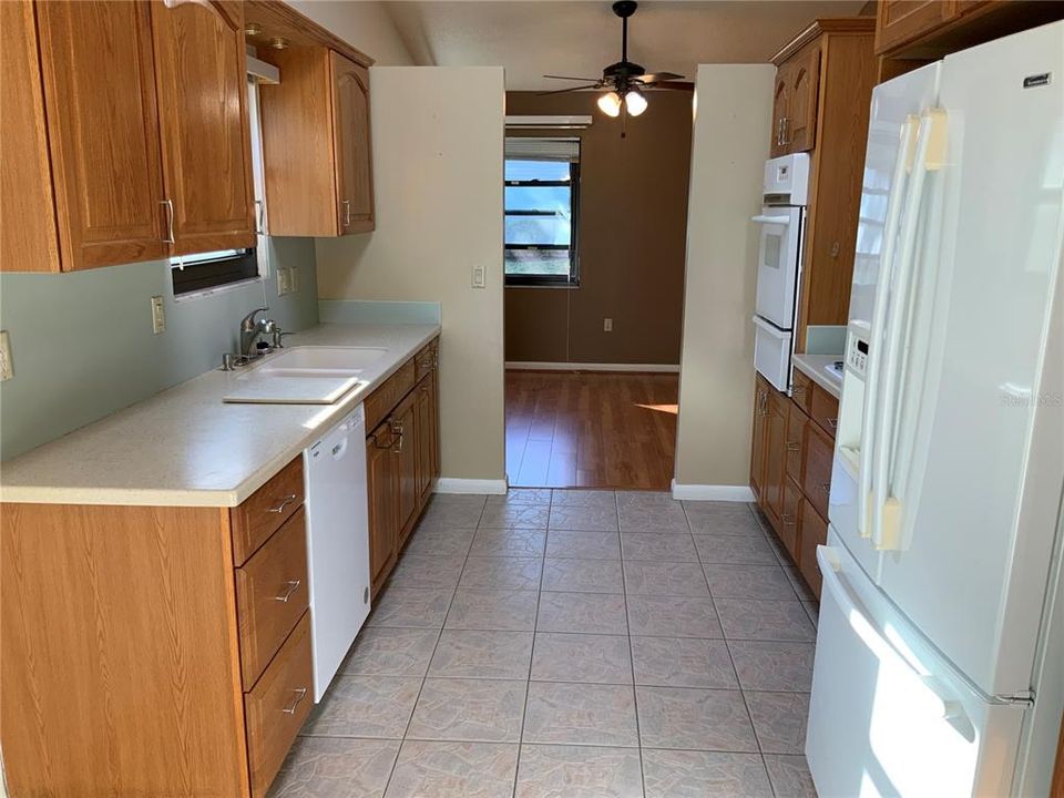 For Sale: $235,000 (2 beds, 2 baths, 1376 Square Feet)