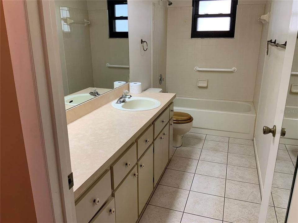 For Sale: $235,000 (2 beds, 2 baths, 1376 Square Feet)