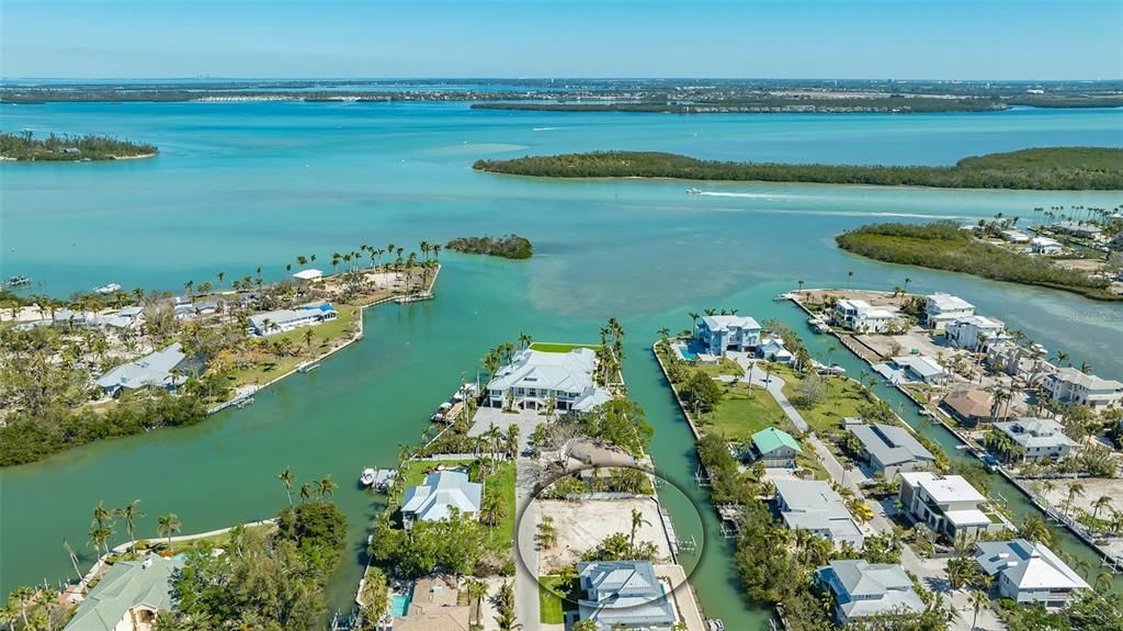 待售: $999,900 (0.23 acres)