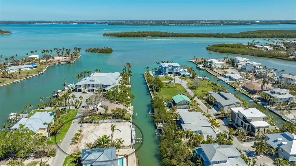 待售: $999,900 (0.23 acres)