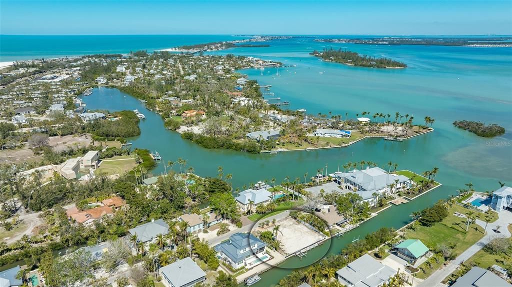 待售: $999,900 (0.23 acres)