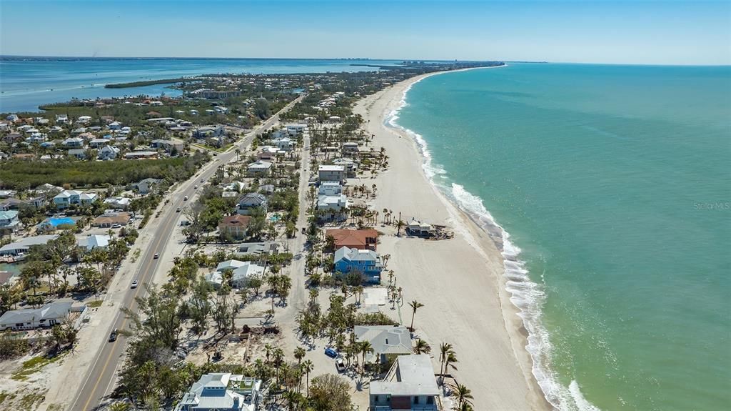 待售: $999,900 (0.23 acres)