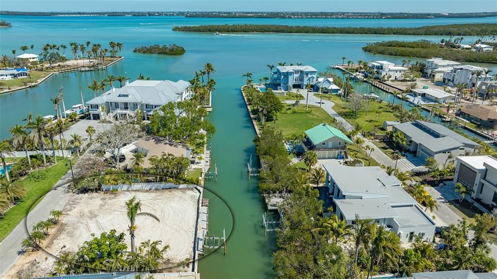 待售: $999,900 (0.23 acres)