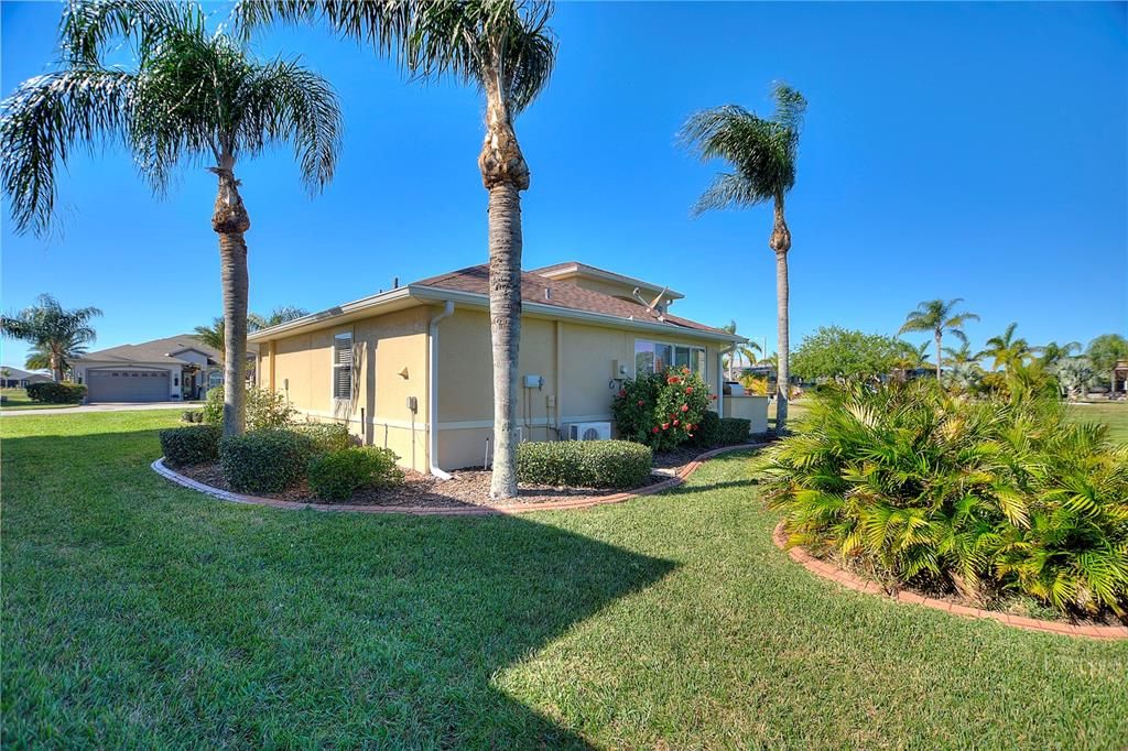 Под контрактом: $389,900 (1 спален, 1 ванн, 796 Квадратных фут)