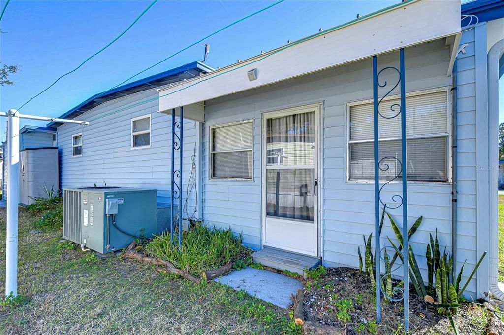 For Sale: $124,900 (2 beds, 2 baths, 960 Square Feet)