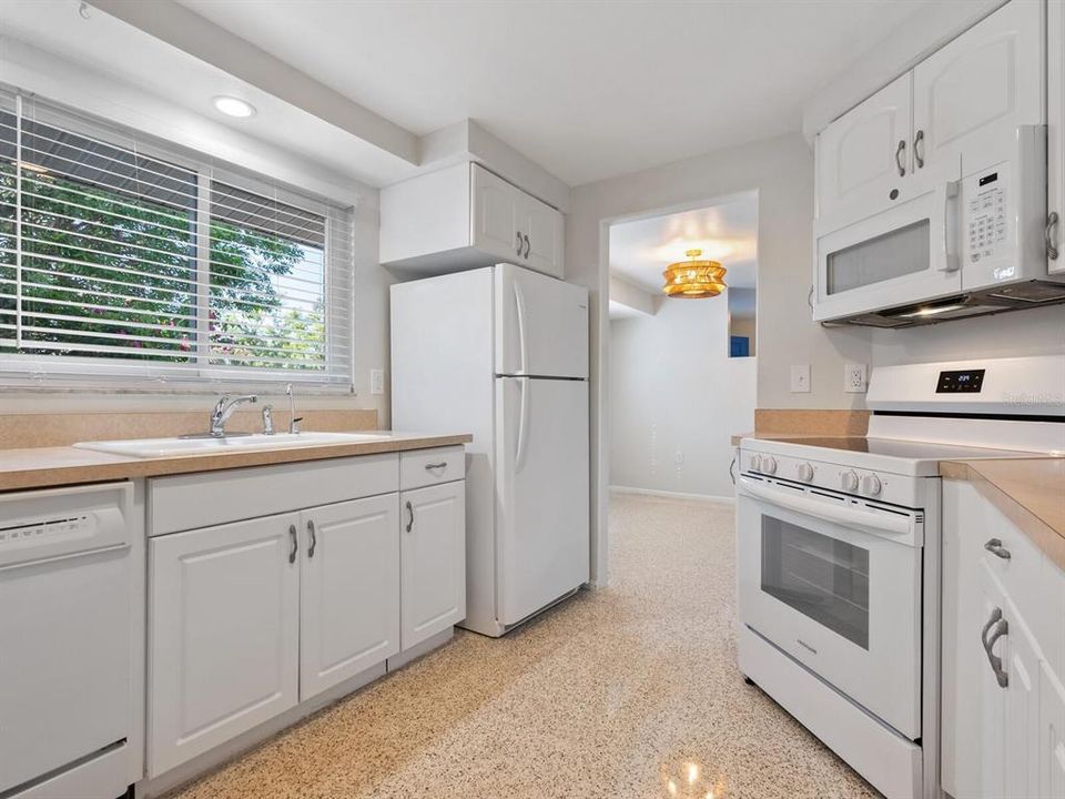 For Sale: $349,000 (3 beds, 2 baths, 1757 Square Feet)