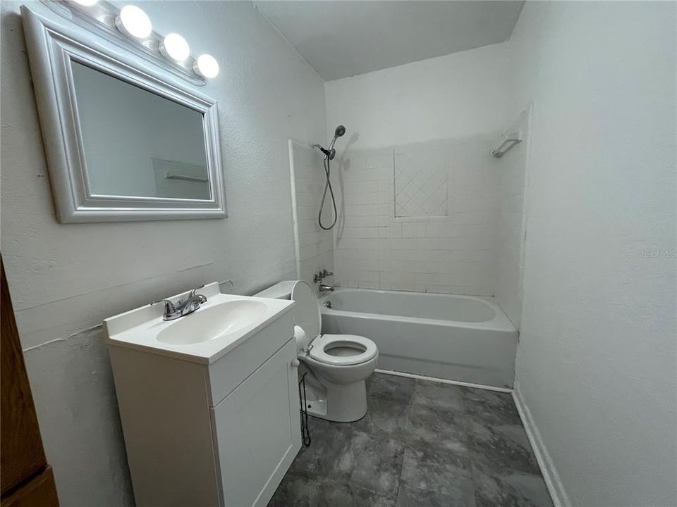 For Sale: $230,000 (3 beds, 1 baths, 969 Square Feet)