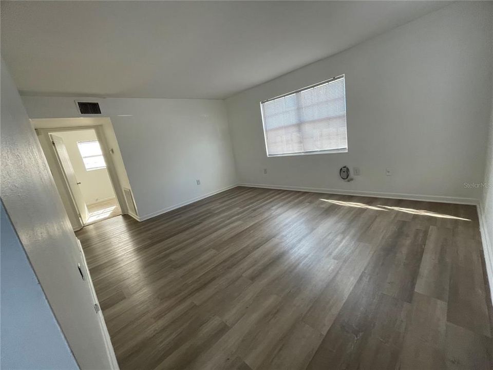 For Sale: $230,000 (3 beds, 1 baths, 969 Square Feet)