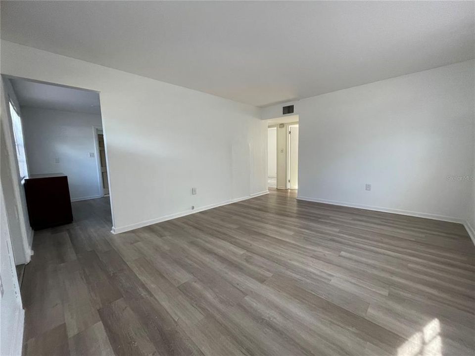 For Sale: $230,000 (3 beds, 1 baths, 969 Square Feet)