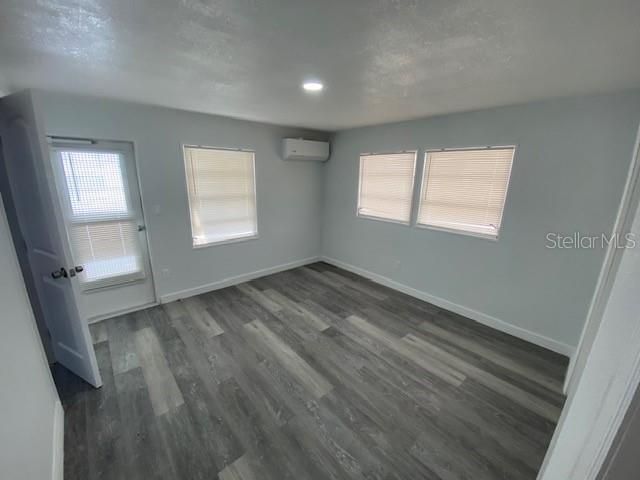 For Sale: $160,000 (1 beds, 1 baths, 800 Square Feet)