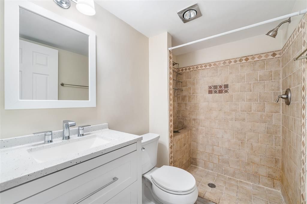 For Sale: $225,000 (2 beds, 2 baths, 1139 Square Feet)