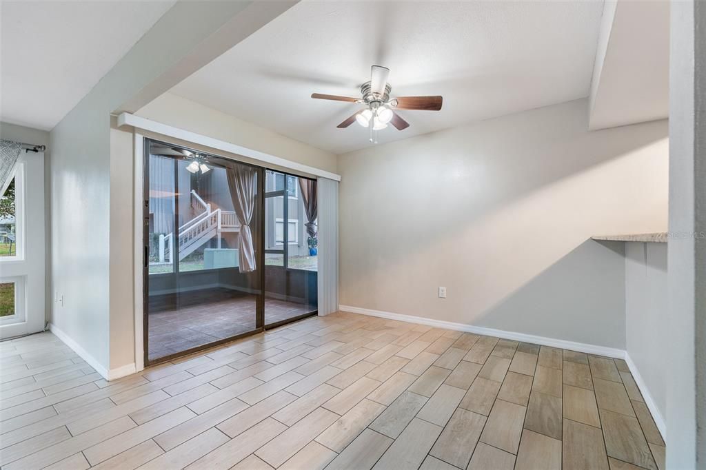 For Sale: $225,000 (2 beds, 2 baths, 1139 Square Feet)