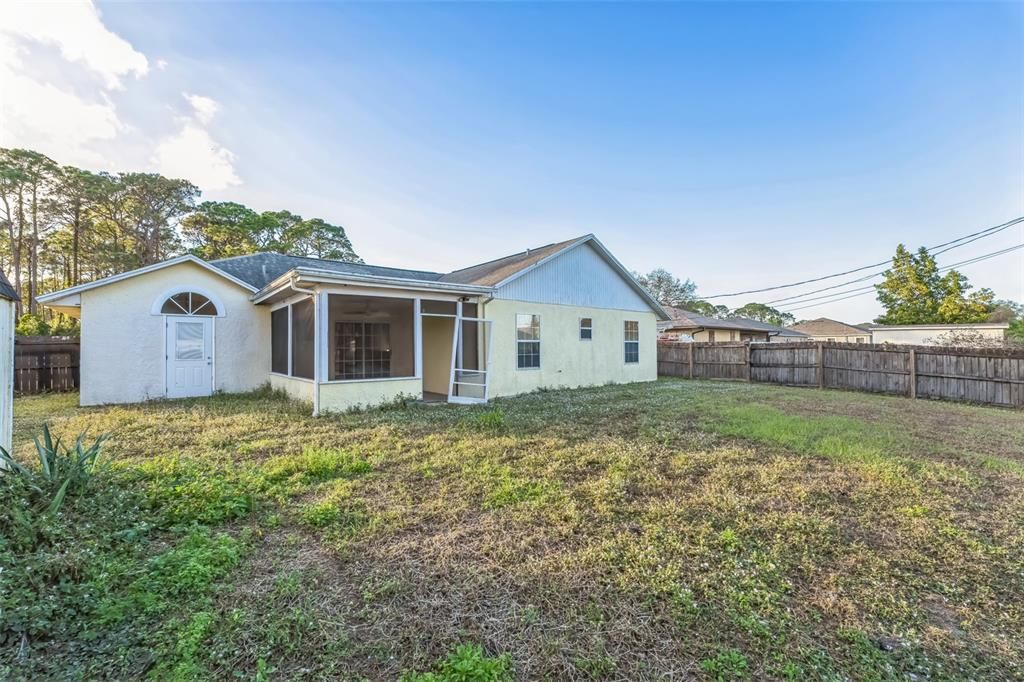 合同活跃: $244,999 (3 贝兹, 2 浴室, 1618 平方英尺)