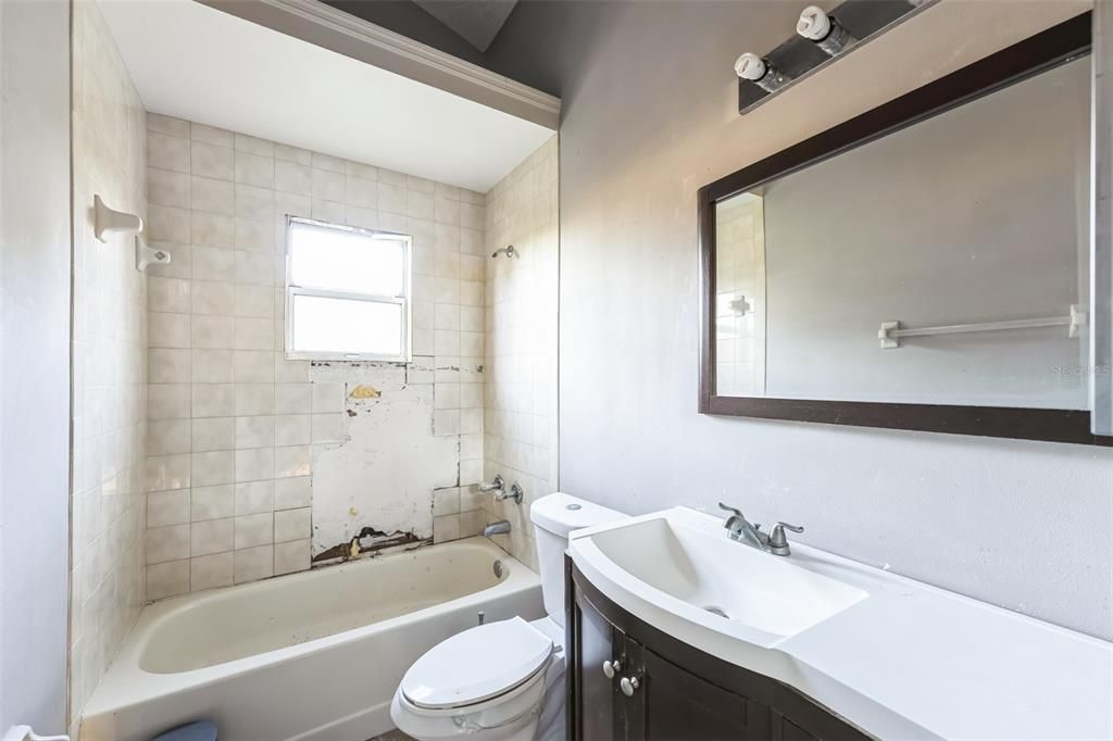 合同活跃: $244,999 (3 贝兹, 2 浴室, 1618 平方英尺)