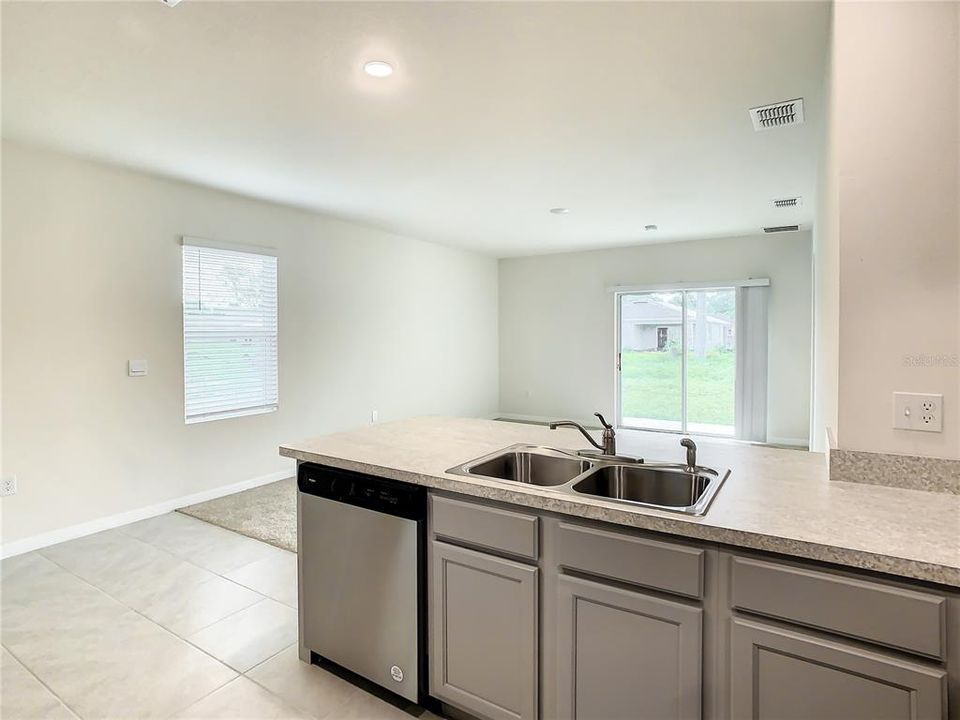 For Sale: $339,900 (3 beds, 2 baths, 1516 Square Feet)