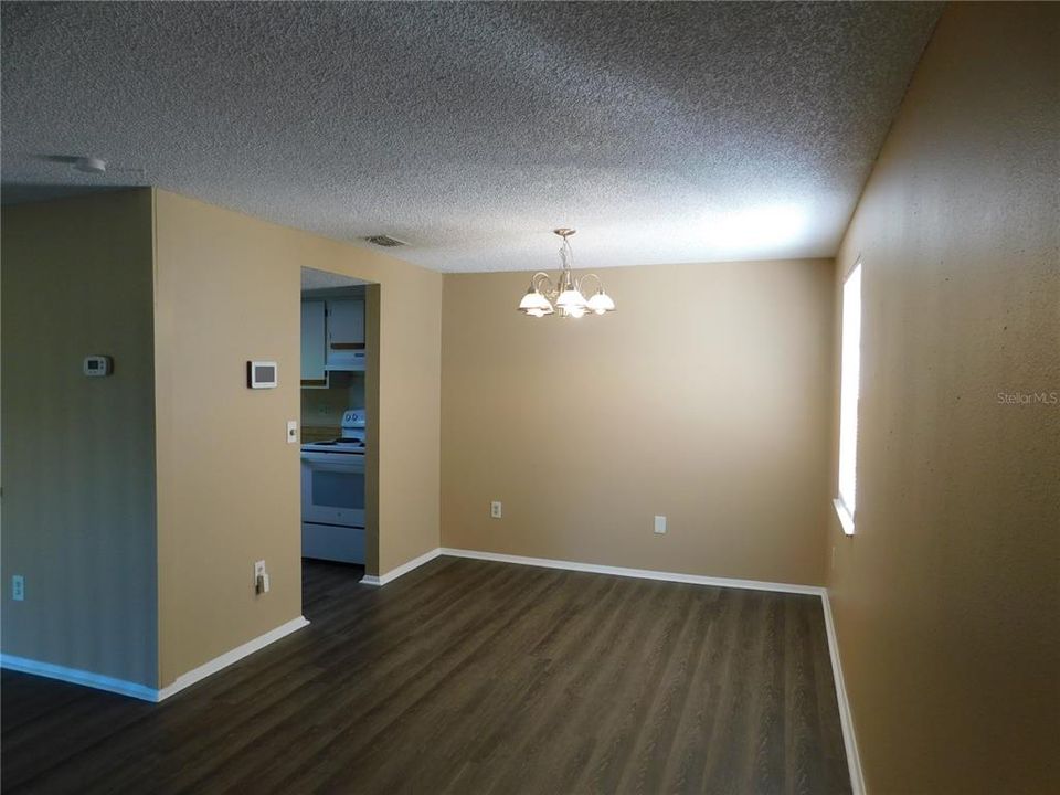 For Sale: $184,900 (2 beds, 2 baths, 915 Square Feet)