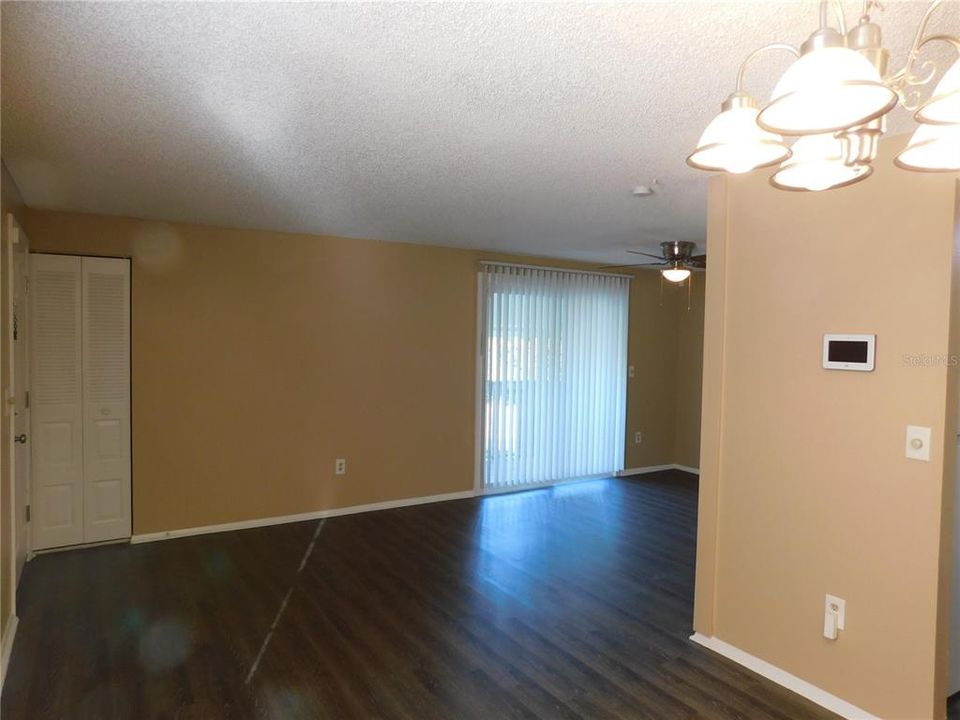 For Sale: $184,900 (2 beds, 2 baths, 915 Square Feet)