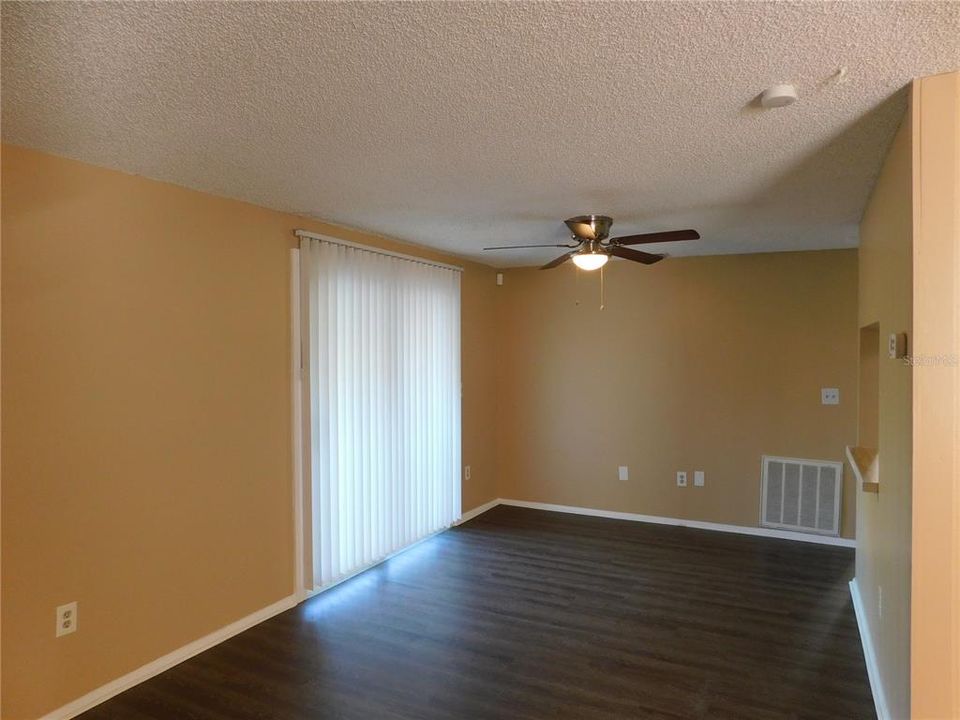 For Sale: $184,900 (2 beds, 2 baths, 915 Square Feet)