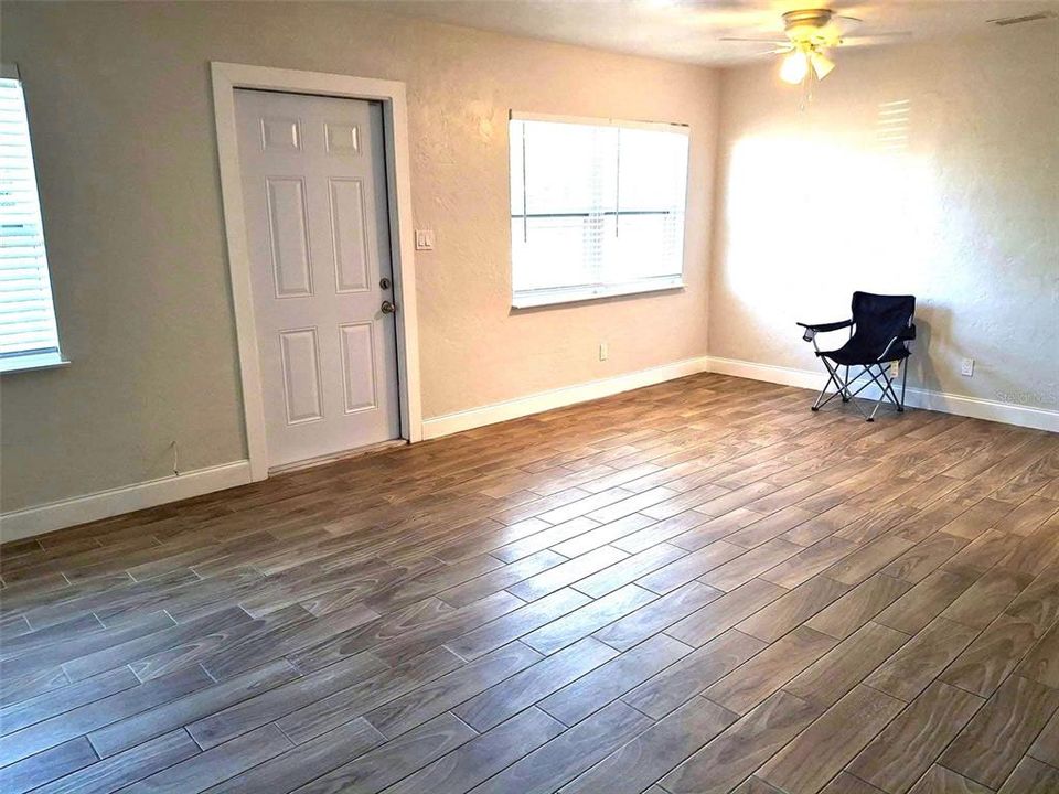 For Rent: $2,400 (4 beds, 3 baths, 1331 Square Feet)