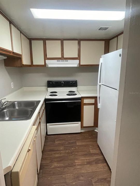 For Rent: $1,200 (1 beds, 1 baths, 765 Square Feet)