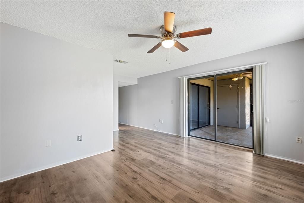 For Sale: $144,900 (2 beds, 2 baths, 1252 Square Feet)