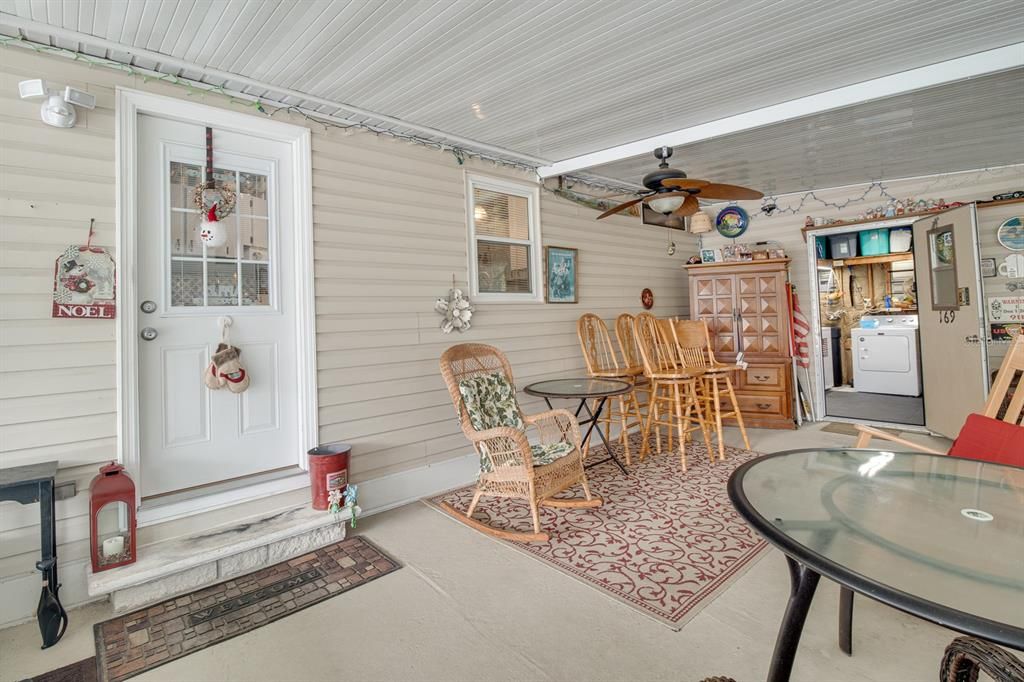 Oversized screened in porch