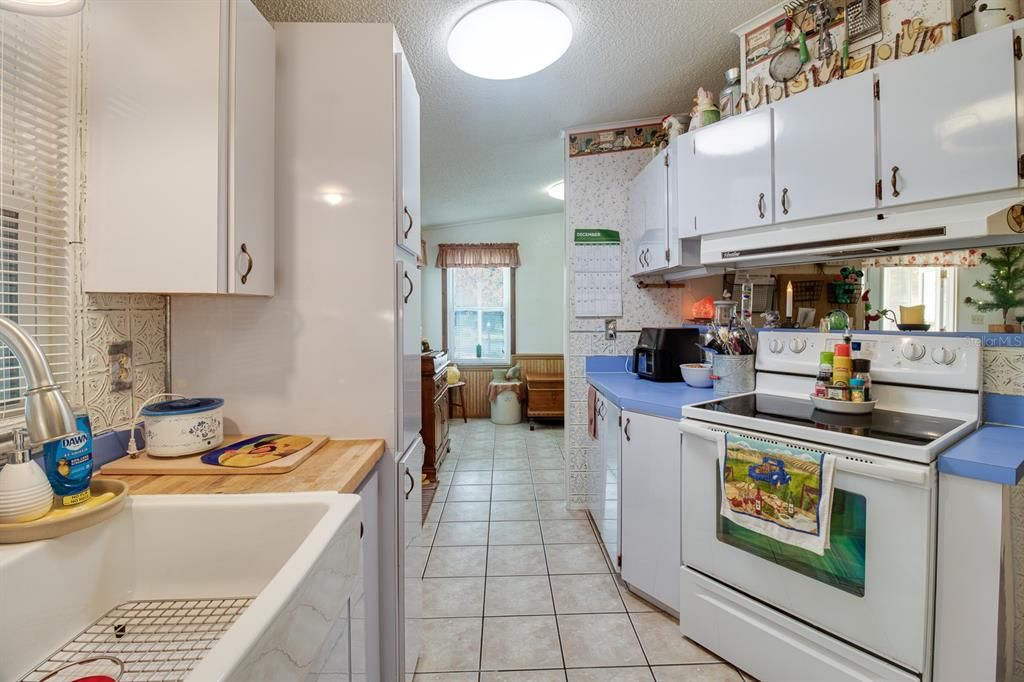 For Sale: $230,000 (2 beds, 2 baths, 1188 Square Feet)