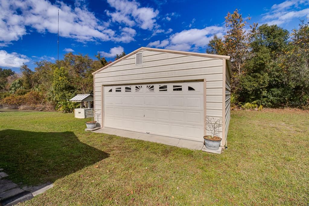 20x20 Garage with automatic door!