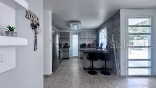 En Venta: $195,000 (4 camas, 2 baños, 2281 Pies cuadrados)