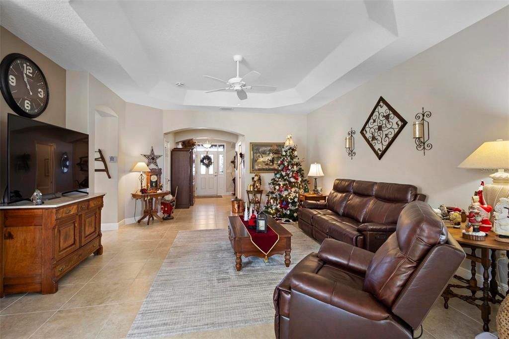 Looking back at the foyer from lanai