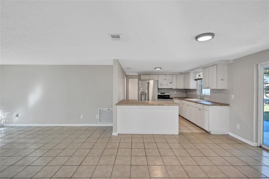 For Sale: $259,000 (3 beds, 2 baths, 1302 Square Feet)