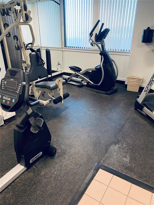 FITNESS ROOM