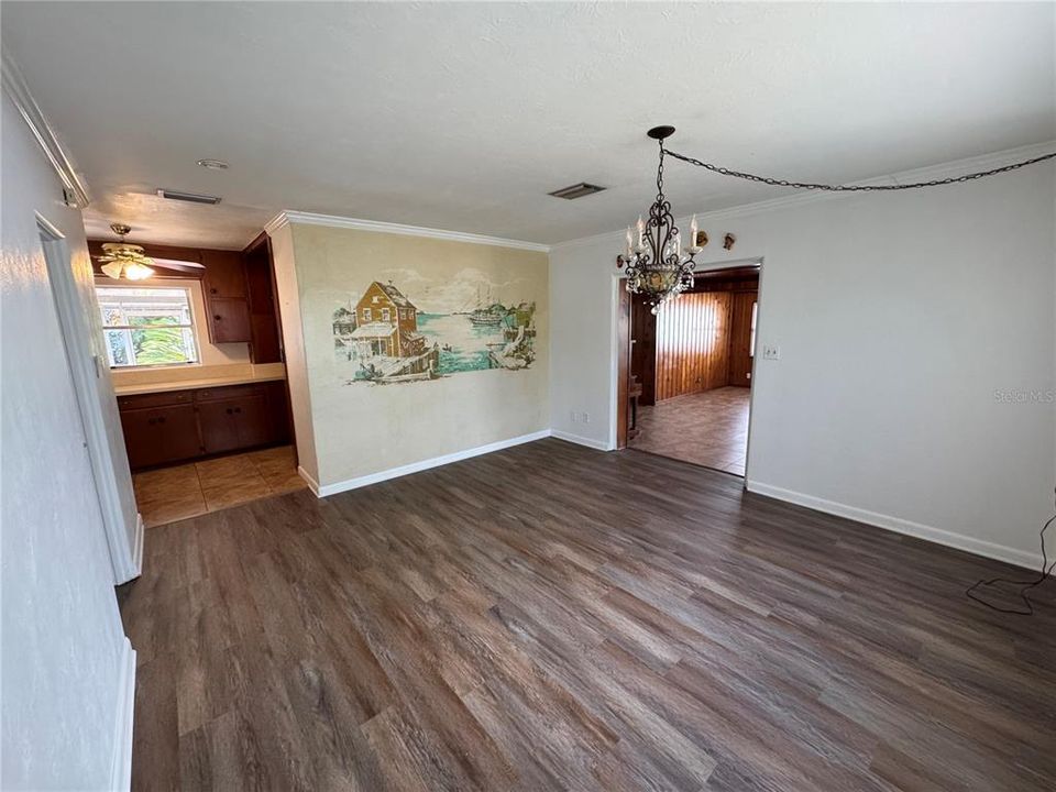 For Sale: $349,000 (3 beds, 2 baths, 1563 Square Feet)