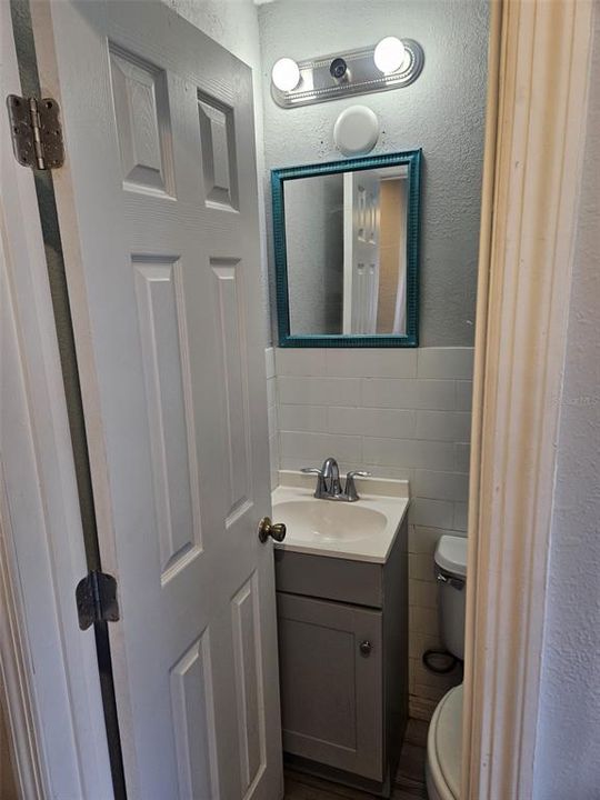 2nd unit bathroom