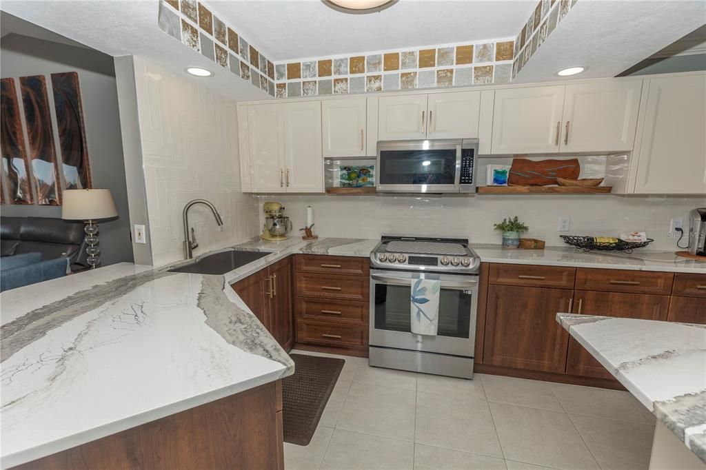 High Quality Kitchen Which Is Only Found In Highly Priced Luxury Condos!