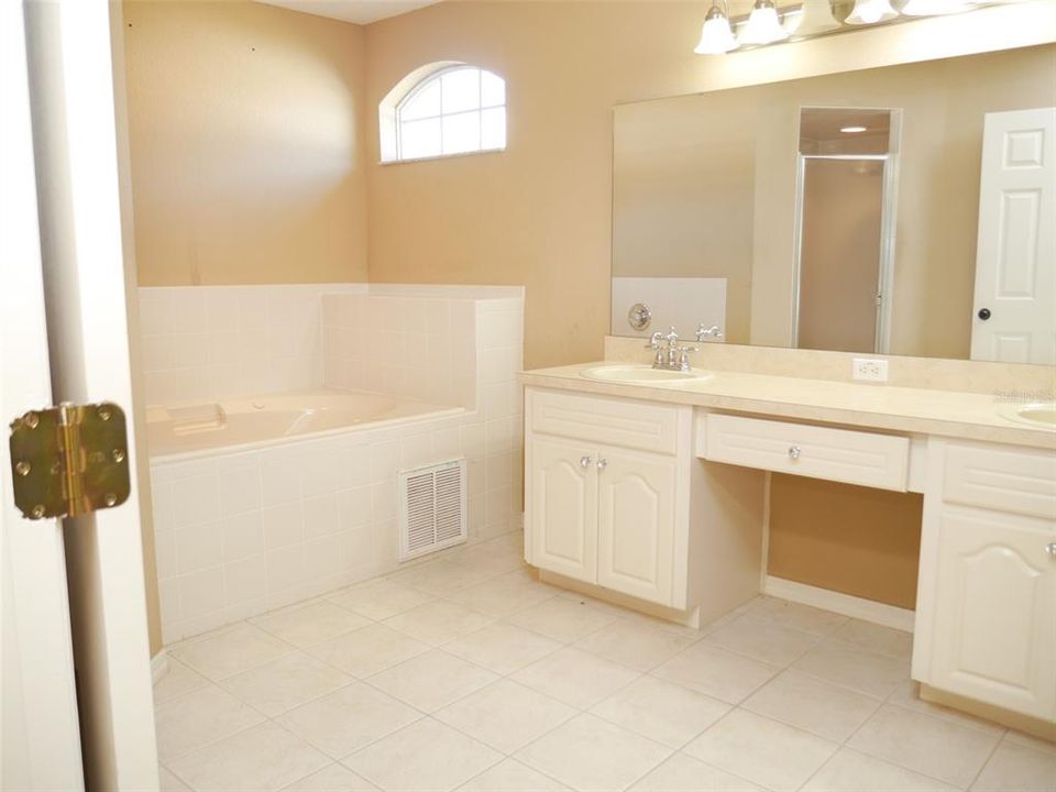 For Sale: $319,900 (3 beds, 2 baths, 1859 Square Feet)